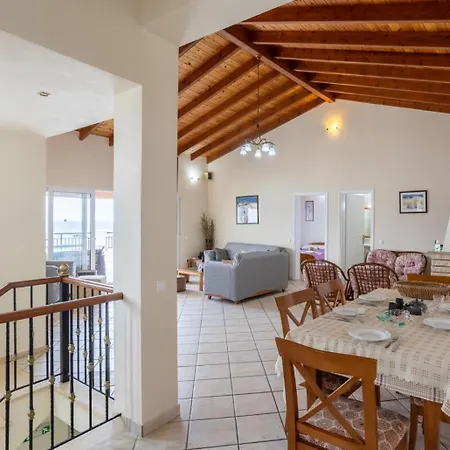 Kerkyroula Katávolos